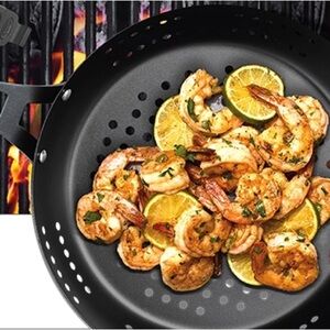 New in box OXO SoftWorks Carbon Steel 12" BBQ Pan